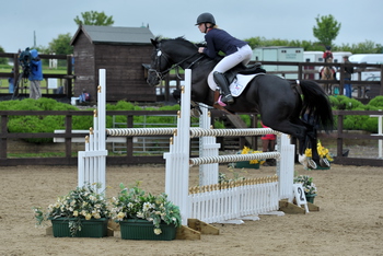 Drew Walton Takes Victory in Squibb Group Pony Foxhunter Second Round at Sparsholt College